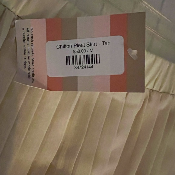 Cream chiffon pleated skirt - Picture 2 of 2